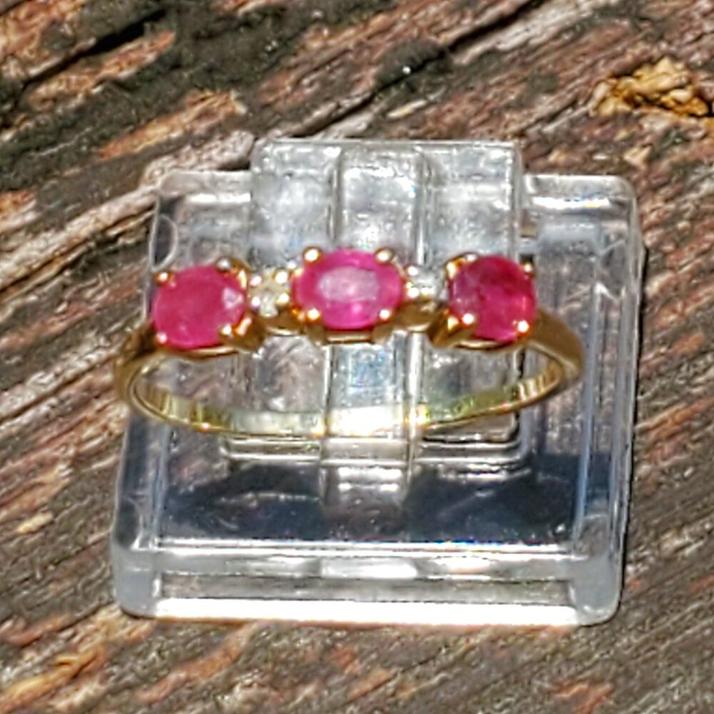 Nice 14k Solid Yellow Gold Ring with Natural Ruby and Diamond Accents